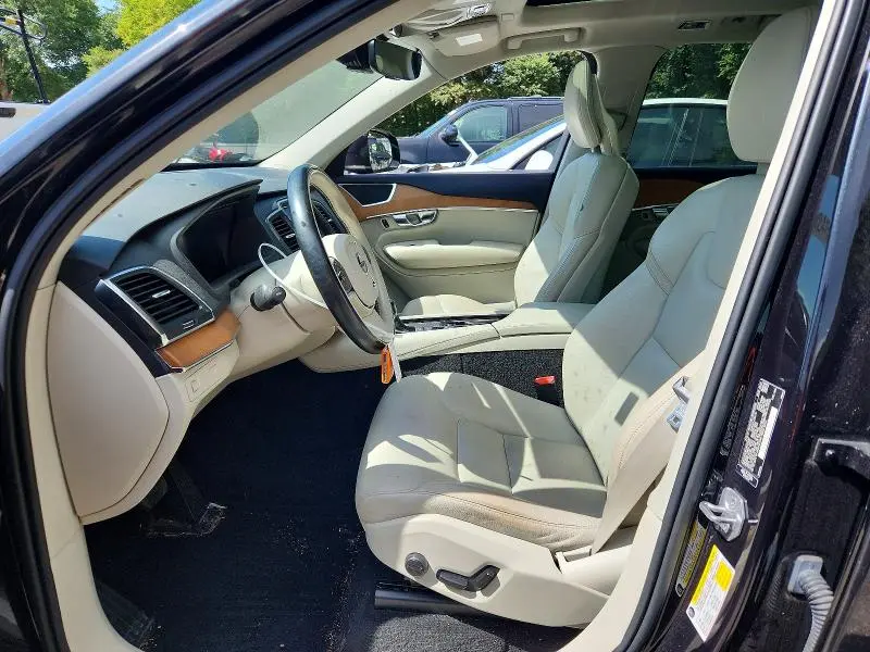 2021 VOLVO XC90 T5 MOMENTUM  