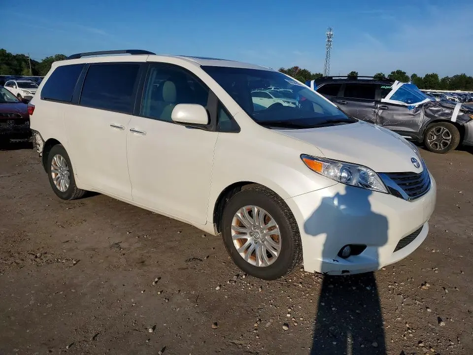 2016 TOYOTA SIENNA XLE PREMIUM 8-PASSENGER  
