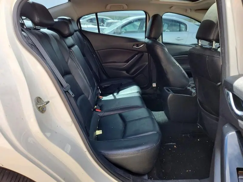 2018 MAZDA 3 TOURING  