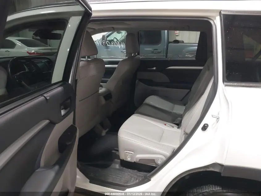 2017 TOYOTA HIGHLANDER XLE