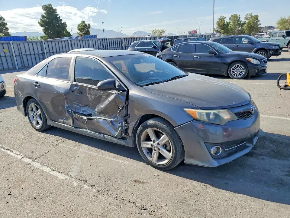 2014 TOYOTA CAMRY SE  