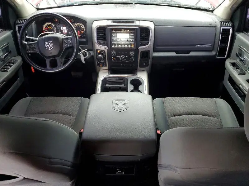 2016 RAM 1500 SLT  