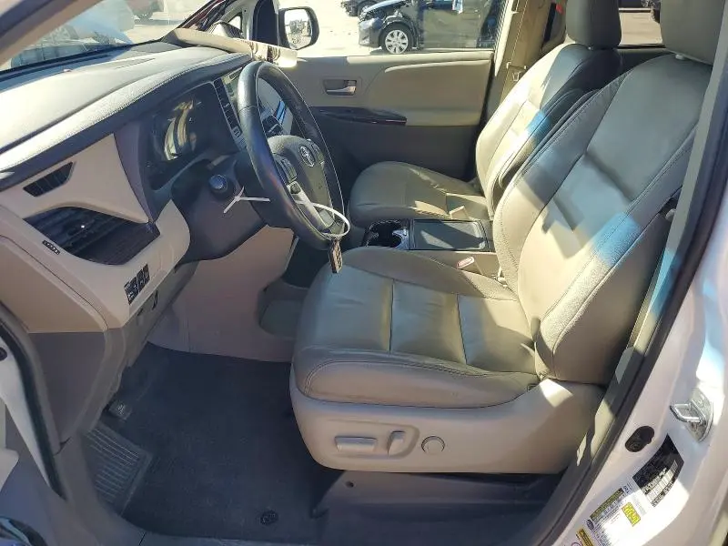2016 TOYOTA SIENNA   