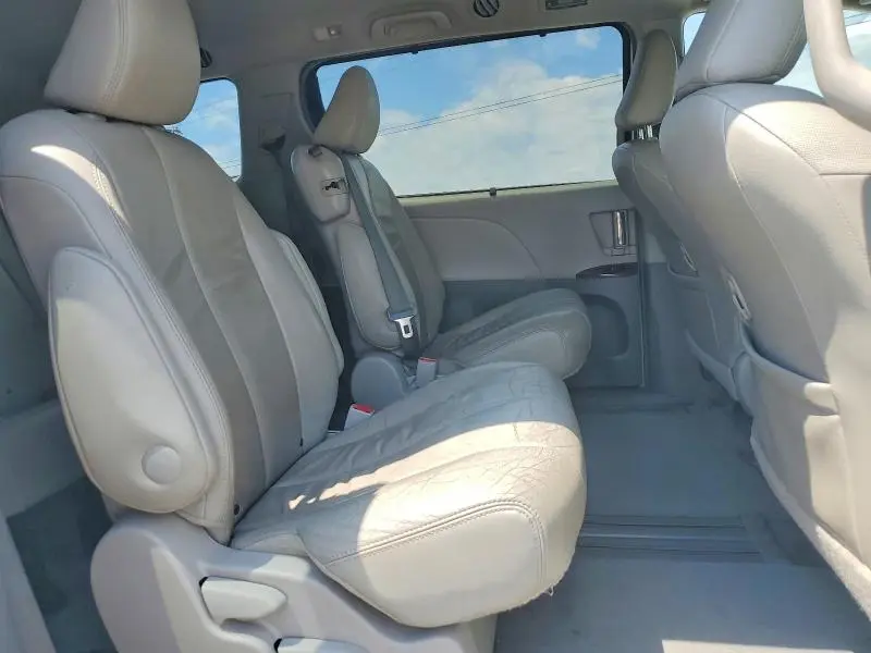 2014 TOYOTA SIENNA XLE 8-PASSENGER  