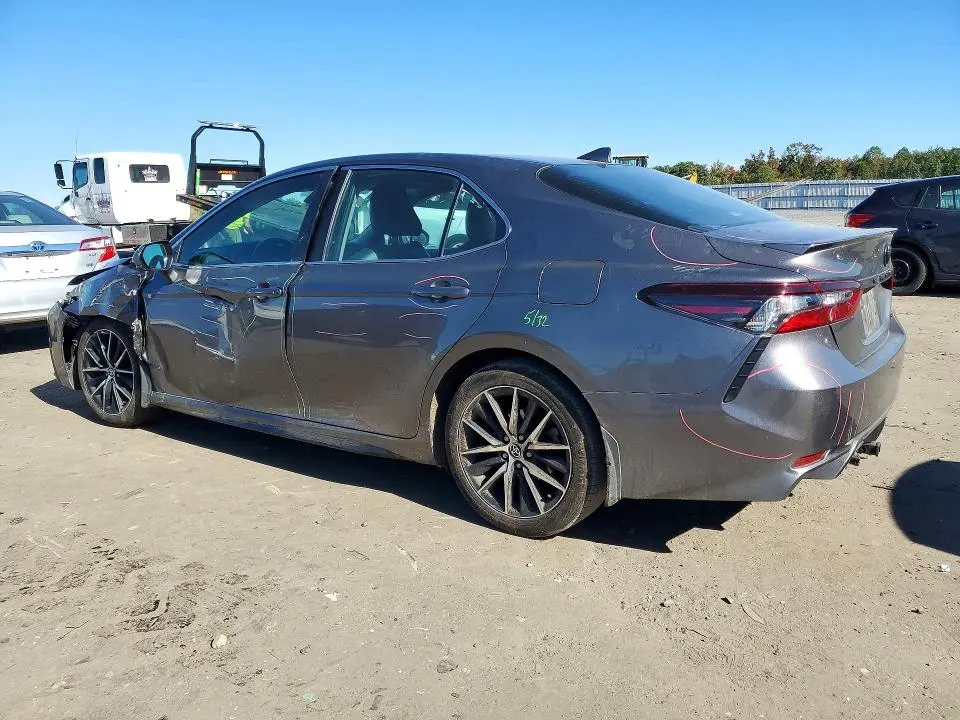 2021 TOYOTA CAMRY SE  