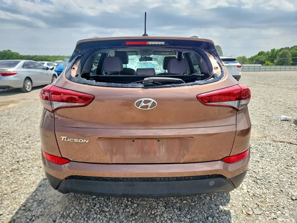 2017 HYUNDAI TUCSON SE  