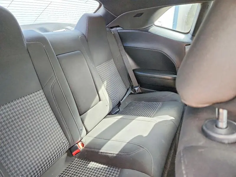 2016 DODGE CHALLENGER SXT  