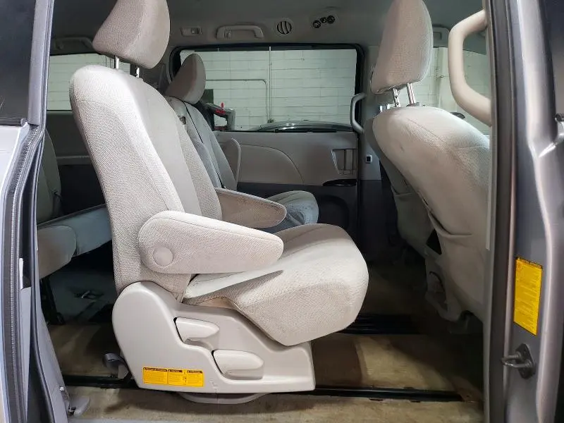 2012 TOYOTA SIENNA LE  