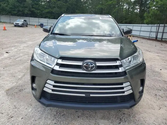 2019 TOYOTA HIGHLANDER SE  