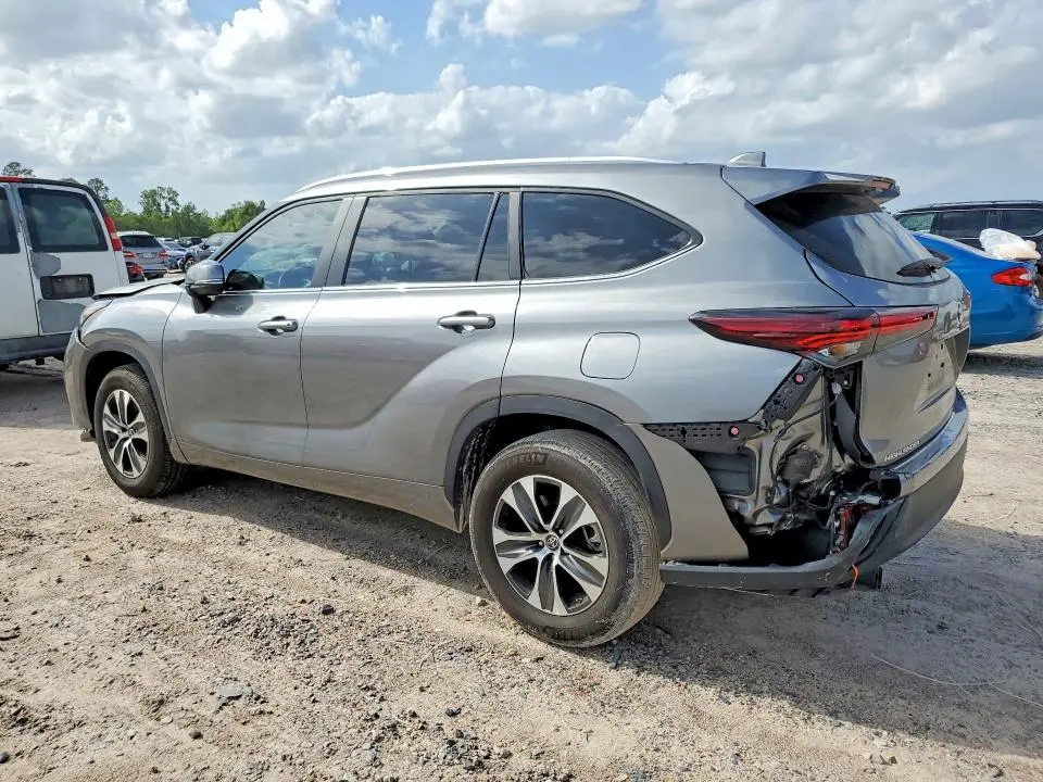 2025 TOYOTA HIGHLANDER XLE  