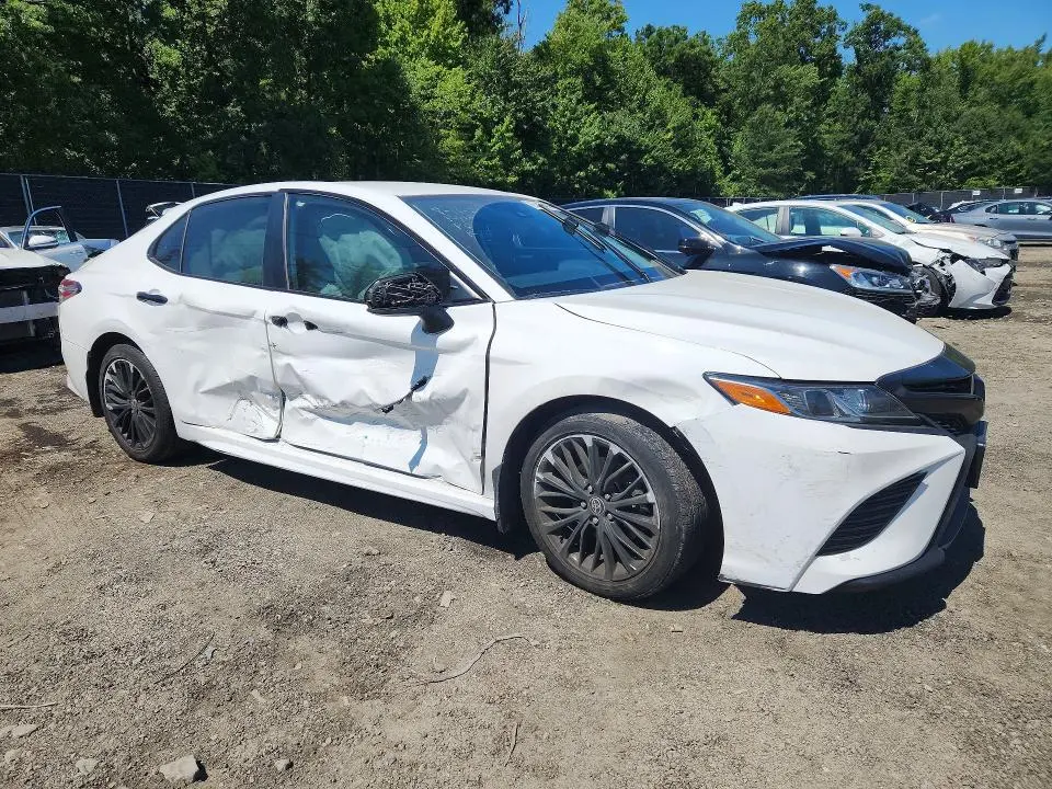 2020 TOYOTA CAMRY SE NIGHTSHADE  