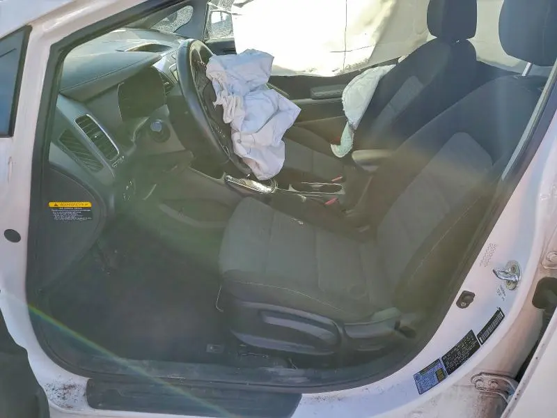 2017 KIA FORTE LX  
