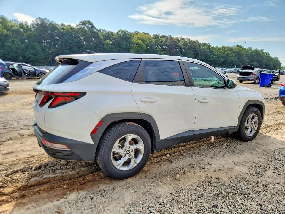 2022 HYUNDAI TUCSON SE  