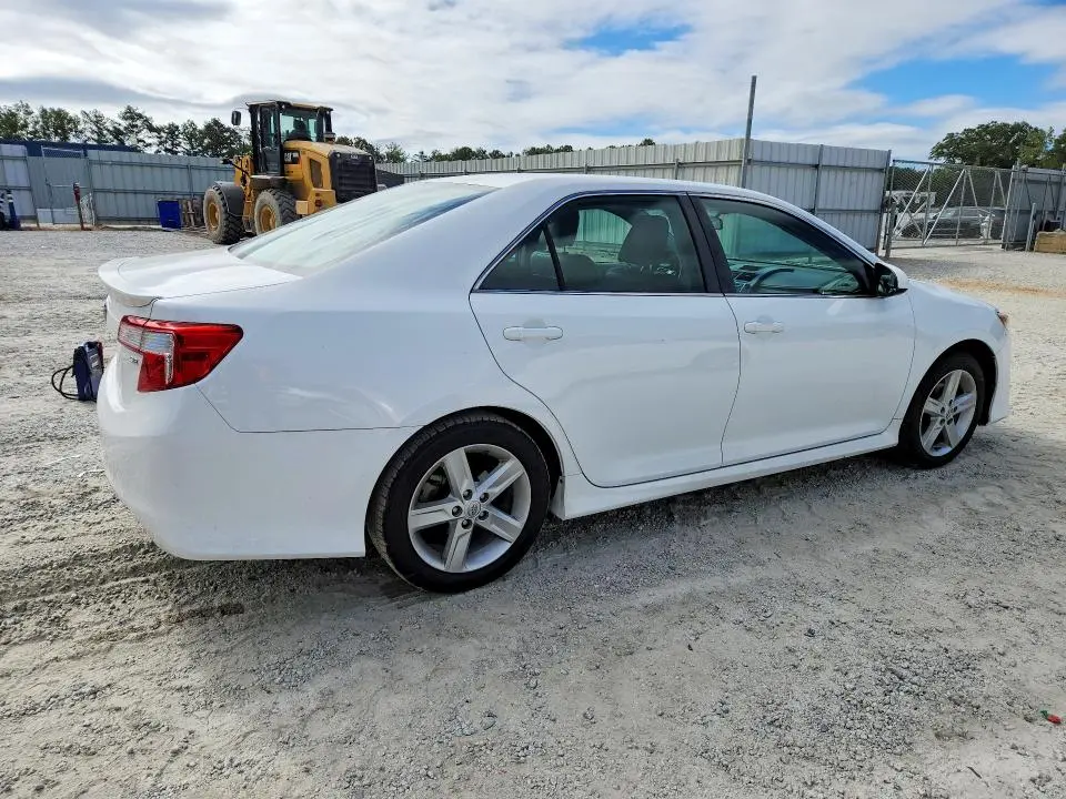 2014 TOYOTA CAMRY SE  