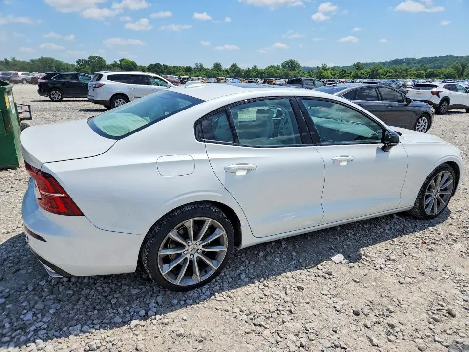2021 VOLVO S60 T5 MOMENTUM  