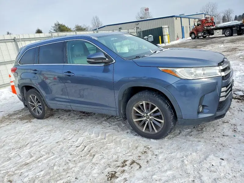 2018 TOYOTA HIGHLANDER SE  