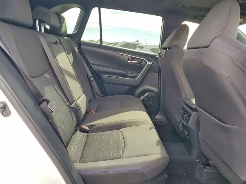 2022 TOYOTA RAV4 SE  