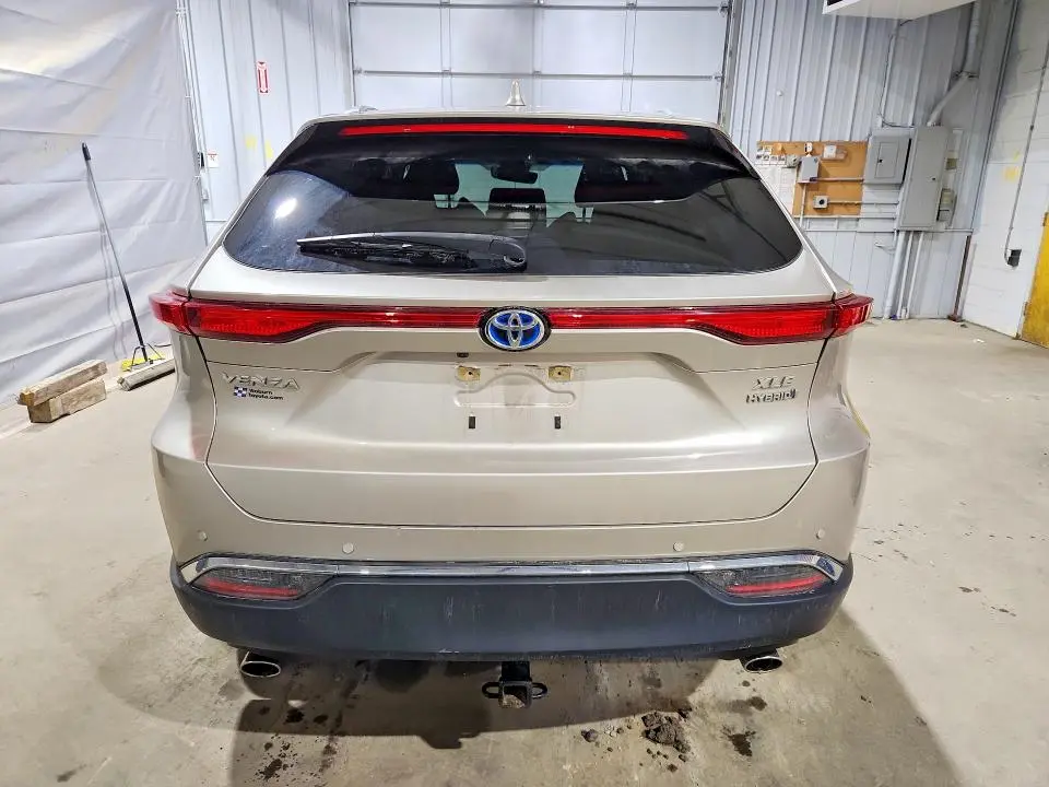 2021 TOYOTA VENZA XLE  