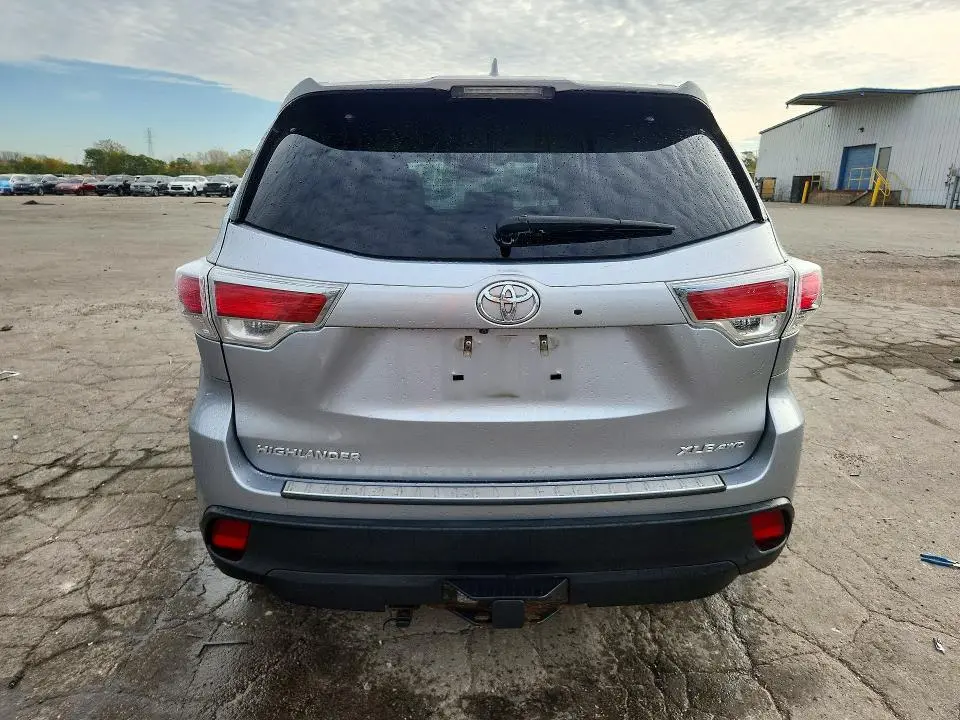 2015 TOYOTA HIGHLANDER XLE  