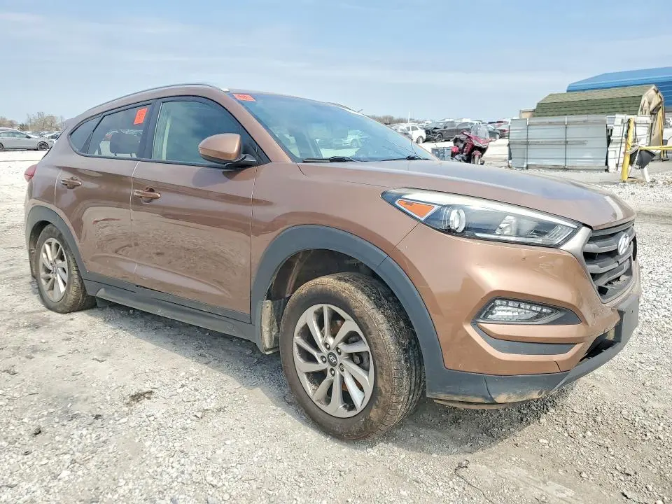 2016 HYUNDAI TUCSON SE  