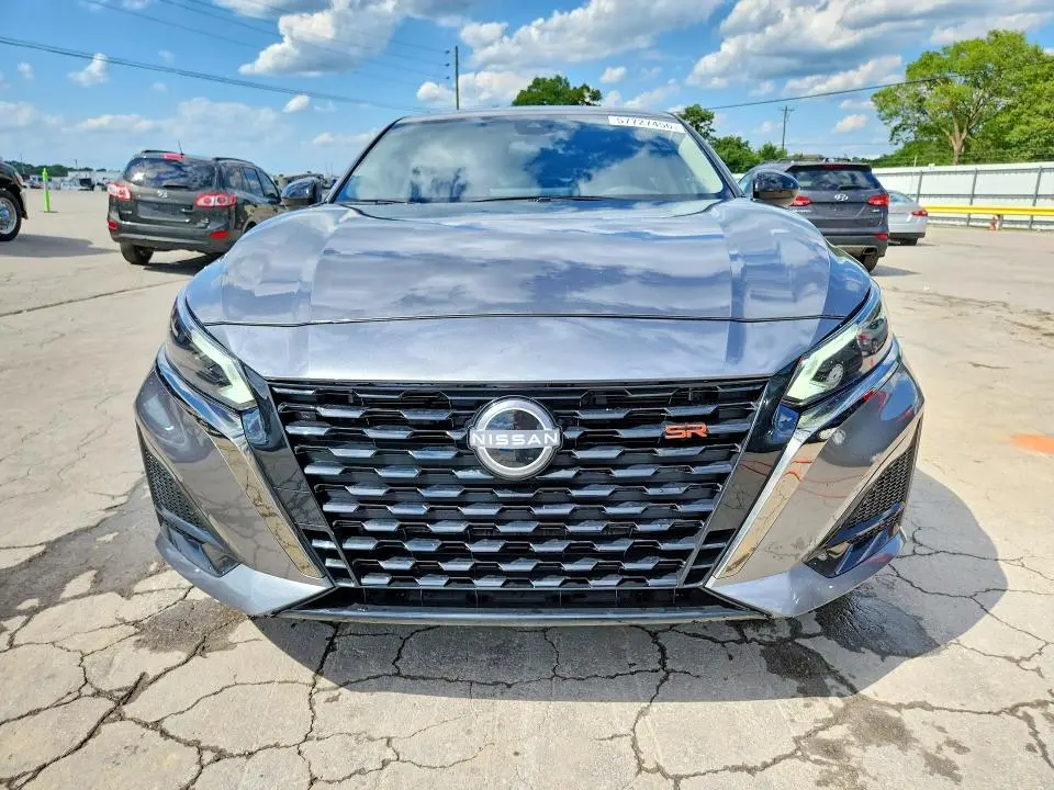 2024 NISSAN ALTIMA SR  