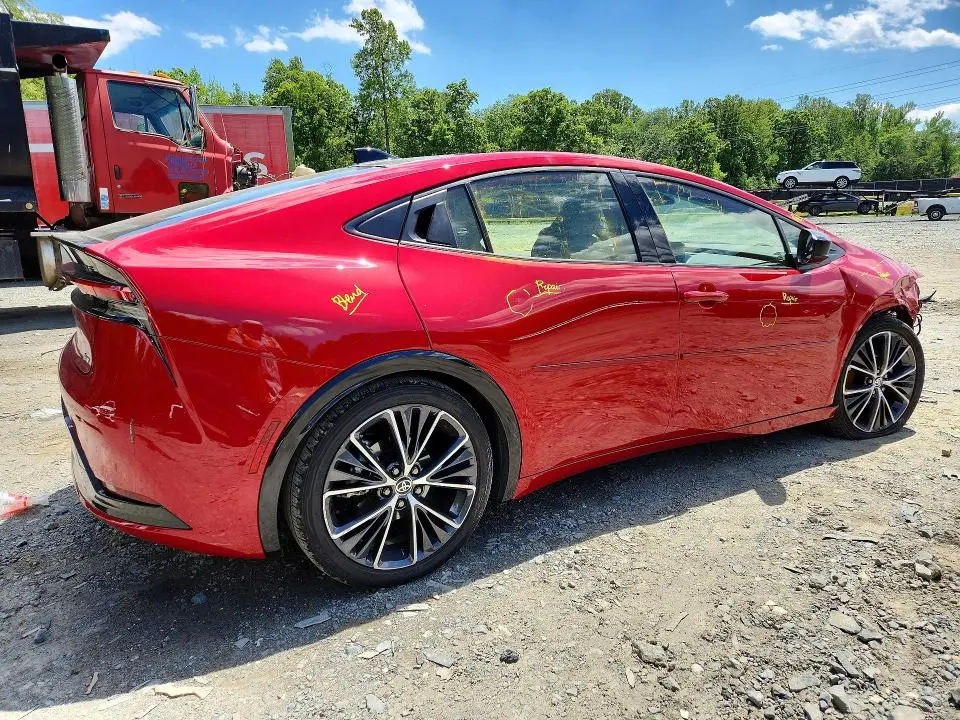 2024 TOYOTA PRIUS XLE  