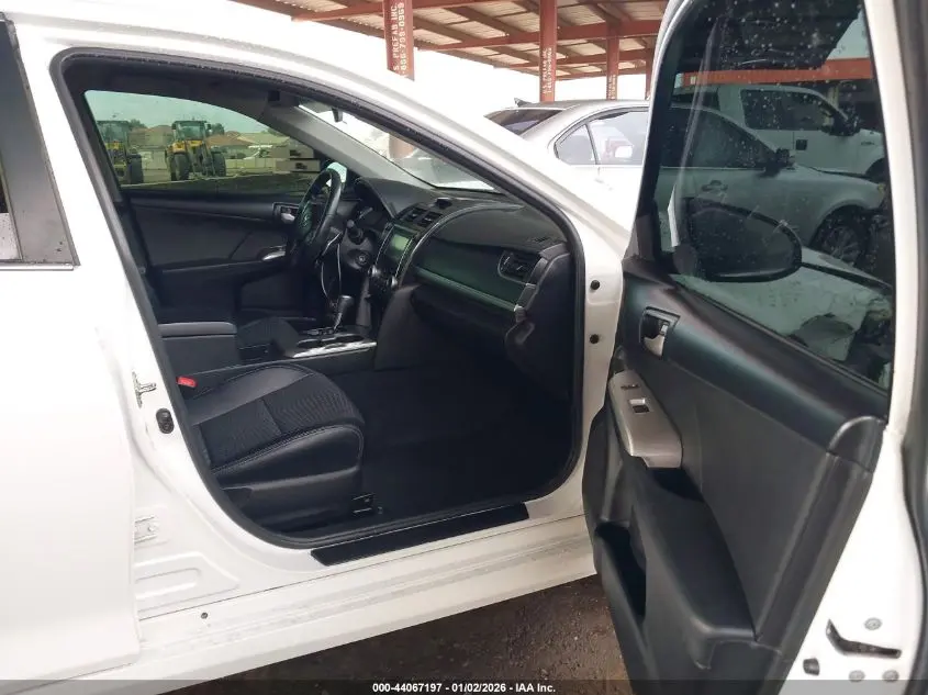 2014 TOYOTA CAMRY SE