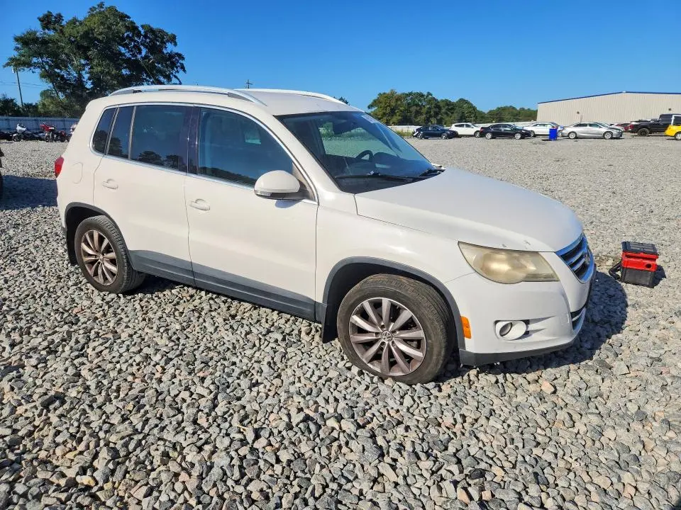 2011 VOLKSWAGEN TIGUAN S  