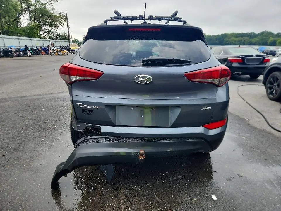 2017 HYUNDAI TUCSON SE  