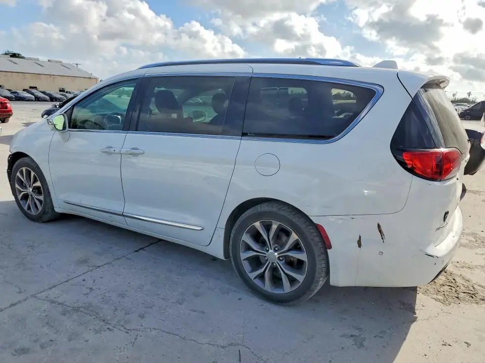 2017 CHRYSLER PACIFICA LIMITED  