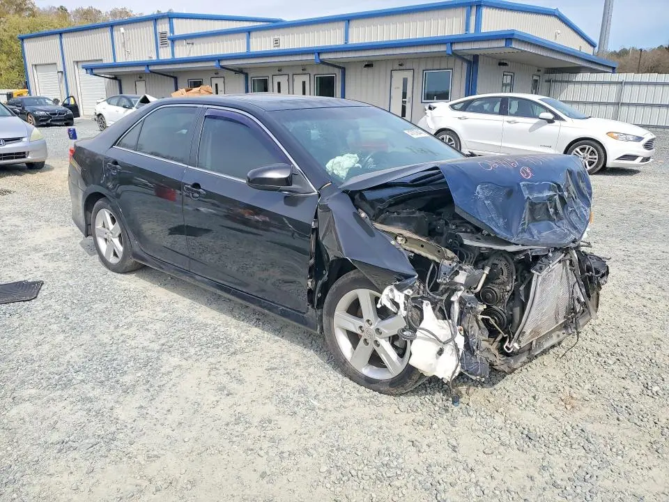 2012 TOYOTA CAMRY SE  