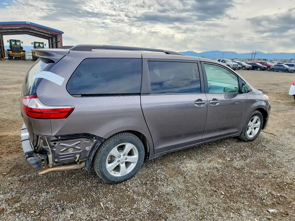 2016 TOYOTA SIENNA LE  