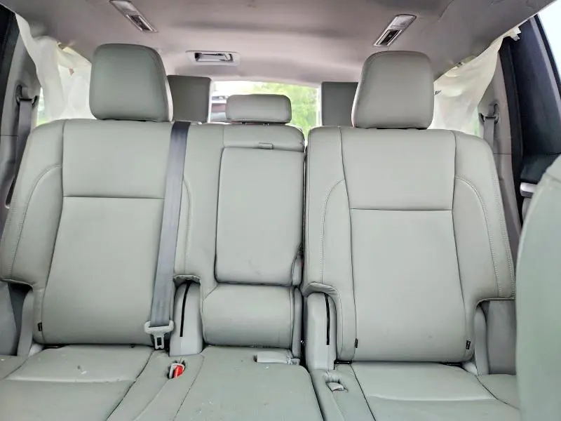 2017 TOYOTA HIGHLANDER LE  