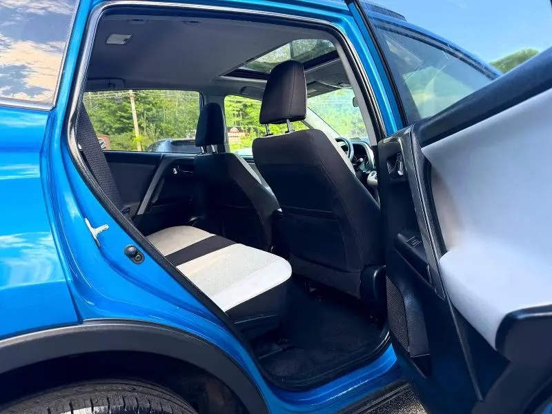 2017 TOYOTA RAV4 XLE  