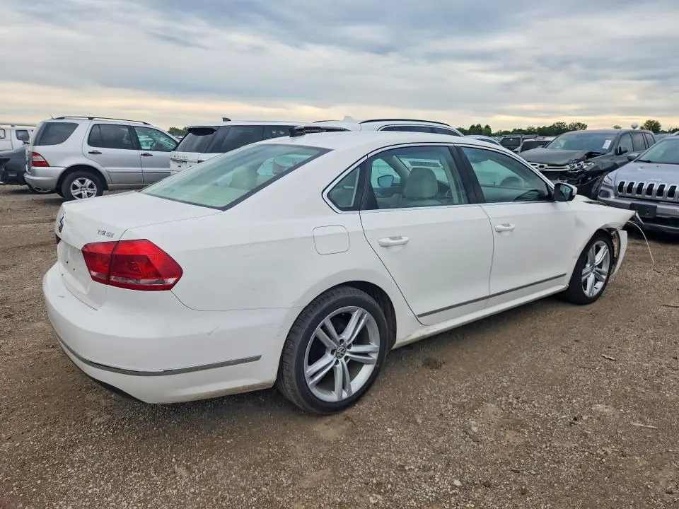 2015 VOLKSWAGEN PASSAT SE  