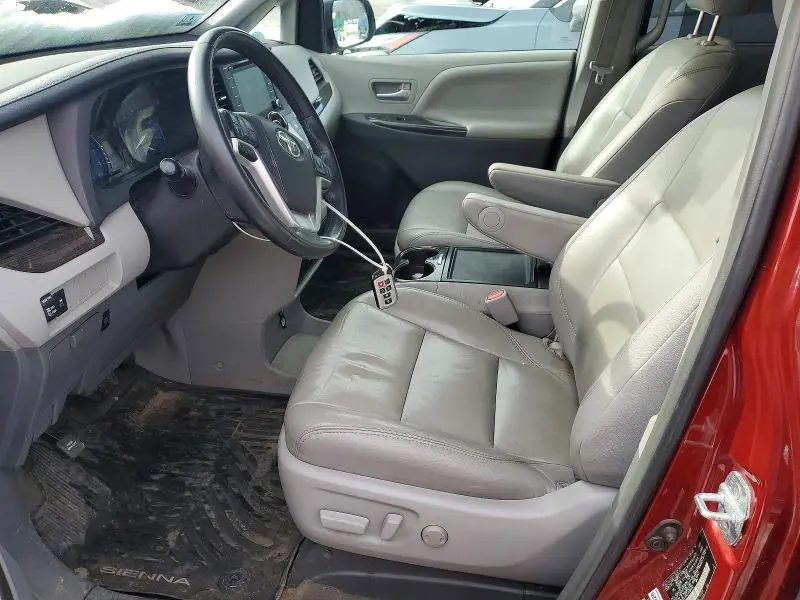 2018 TOYOTA SIENNA XLE  