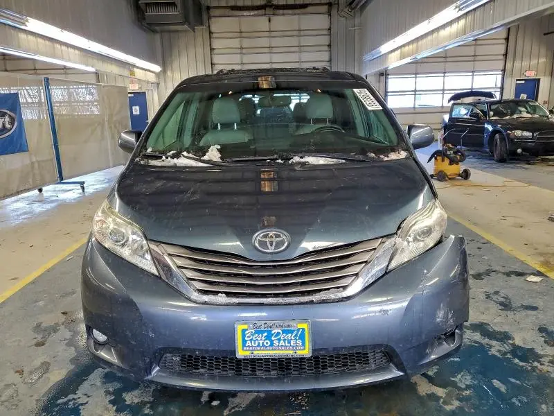 2015 TOYOTA SIENNA XLE  