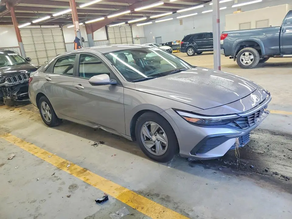 2024 HYUNDAI ELANTRA SE  