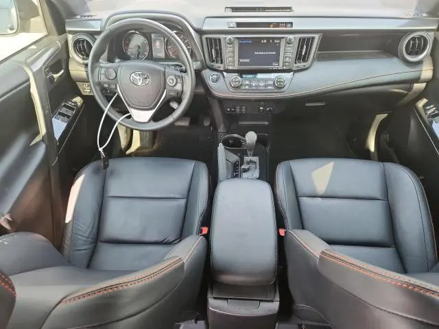 2018 TOYOTA RAV4 SE  