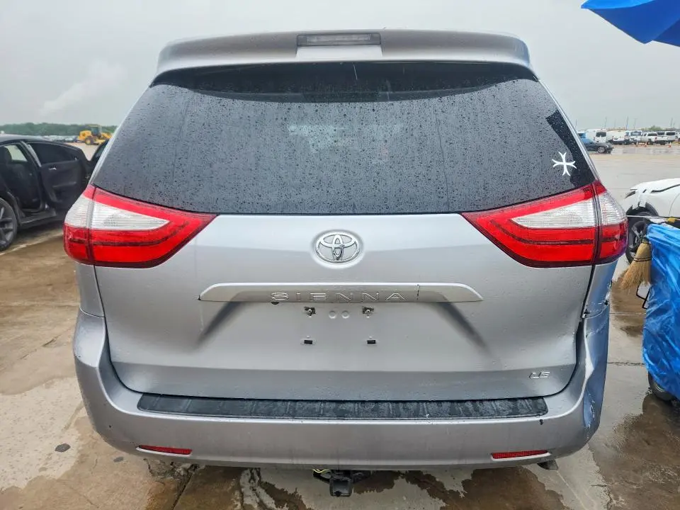 2015 TOYOTA SIENNA LE  