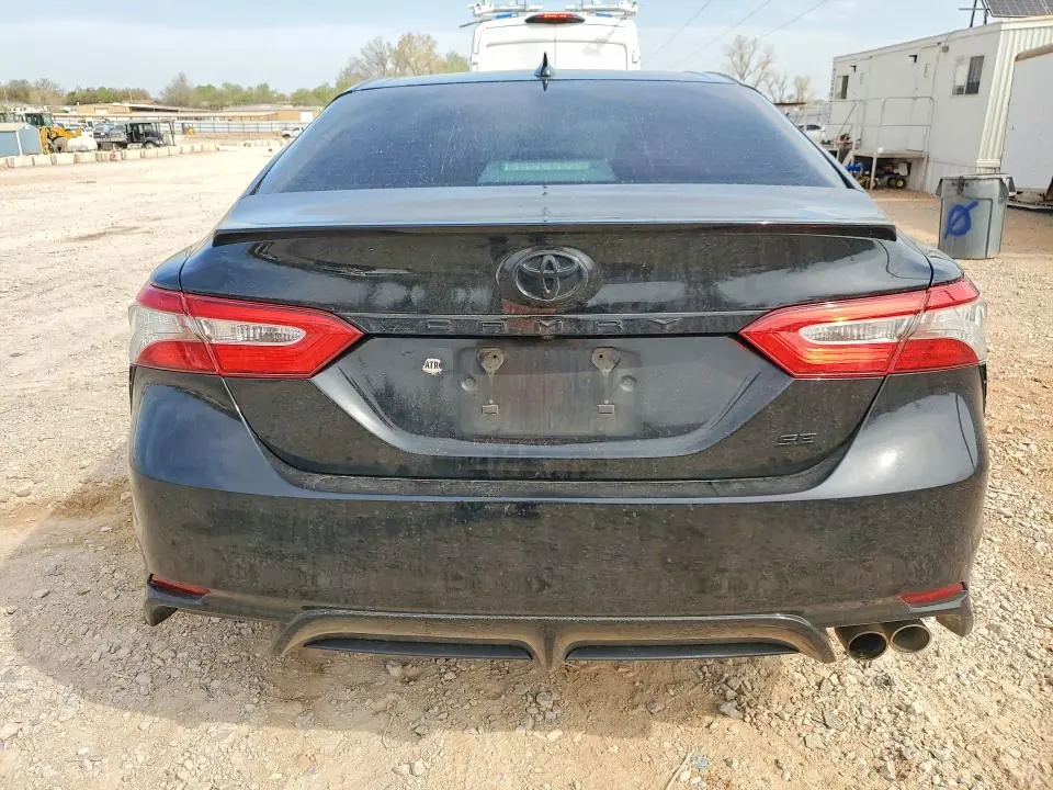 2019 TOYOTA CAMRY SE  