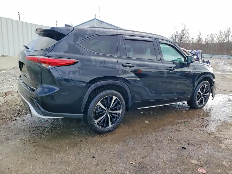 2021 TOYOTA HIGHLANDER XSE  
