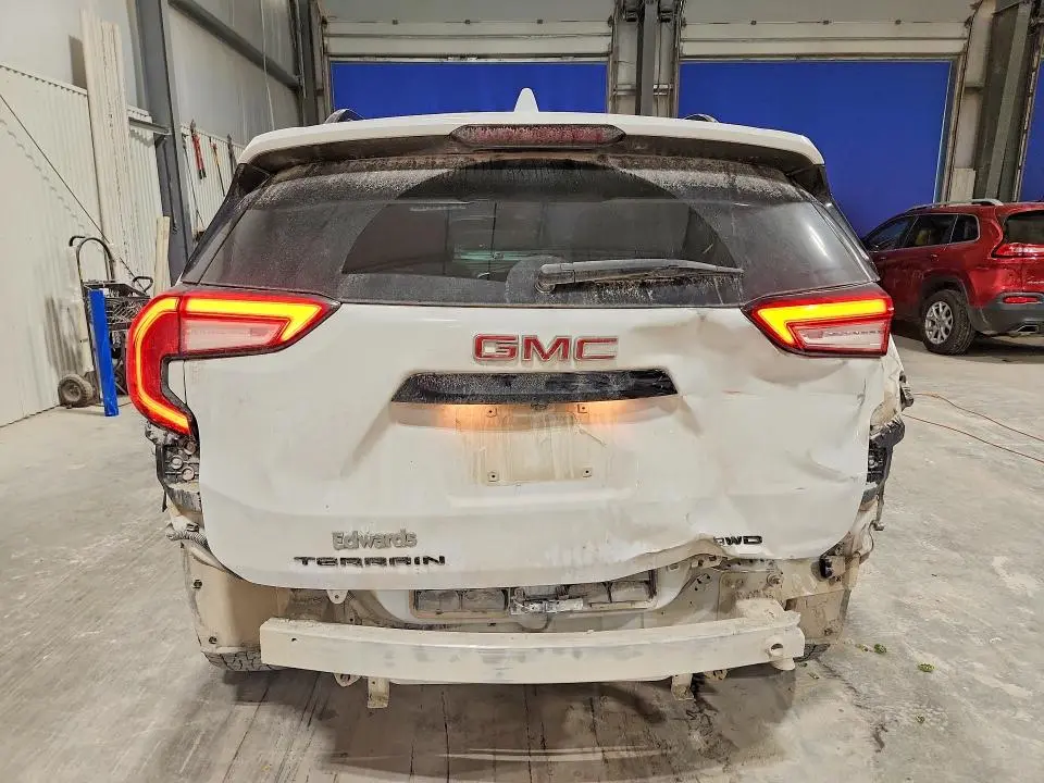 2022 GMC TERRAIN SLT  