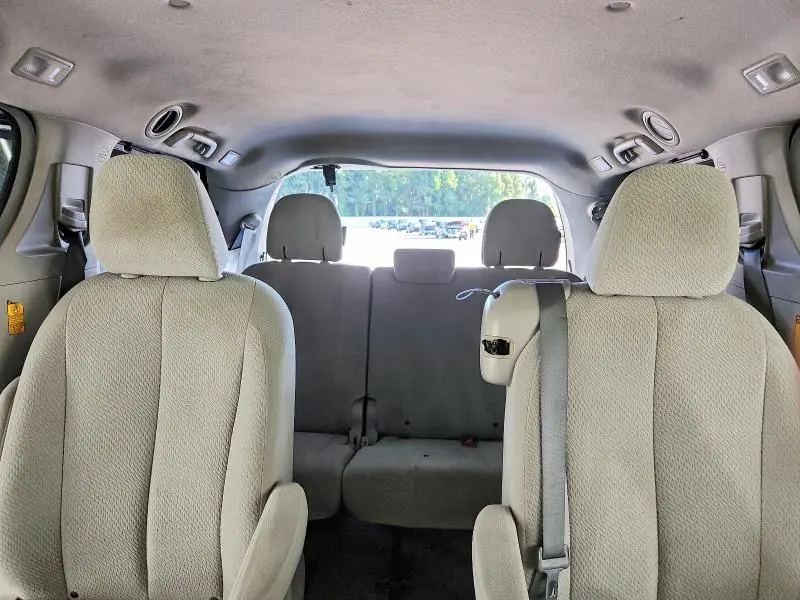2014 TOYOTA SIENNA LE  
