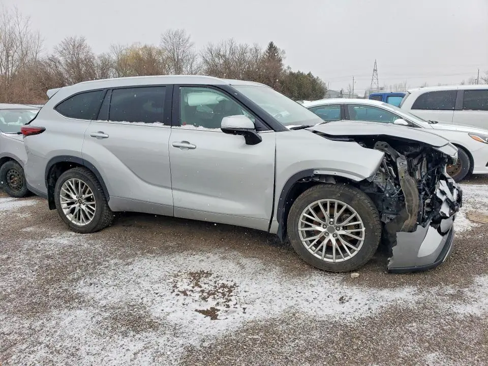 2024 TOYOTA HIGHLANDER LE  
