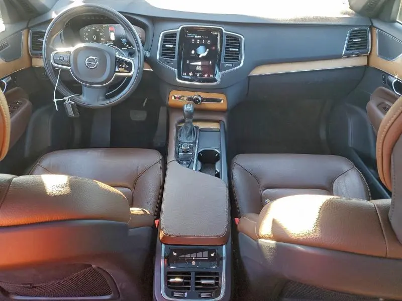 2022 VOLVO XC90 T6 MOMENTUM  