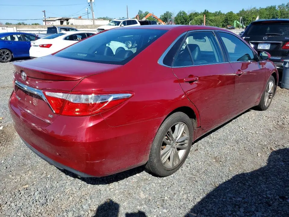 2016 TOYOTA CAMRY SE  