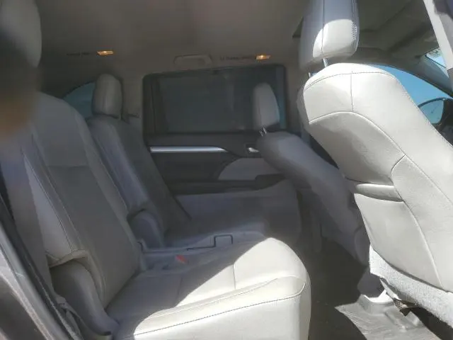 2016 TOYOTA HIGHLANDER XLE