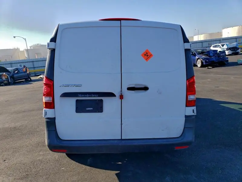 2017 MERCEDES-BENZ METRIS   