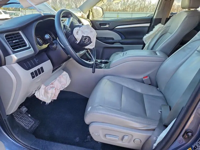 2016 TOYOTA HIGHLANDER XLE  